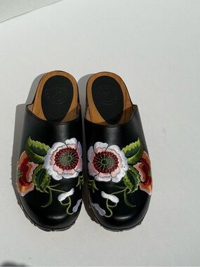 Penelope Chilvers Black Floral Embroidered Leather Clogs 39
